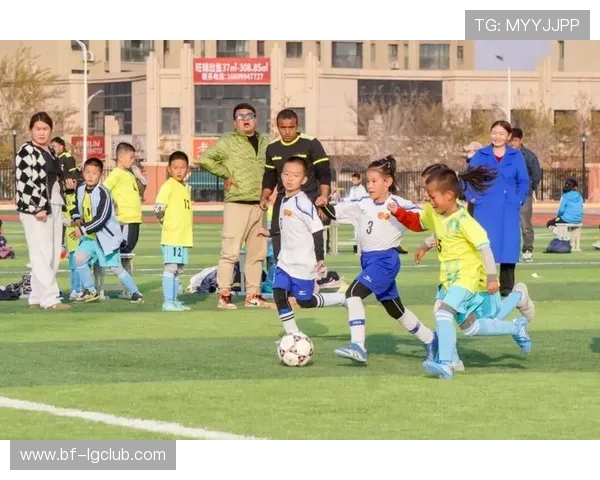 绿茵血脉传承之家族荣耀与草地足球梦想的崛起